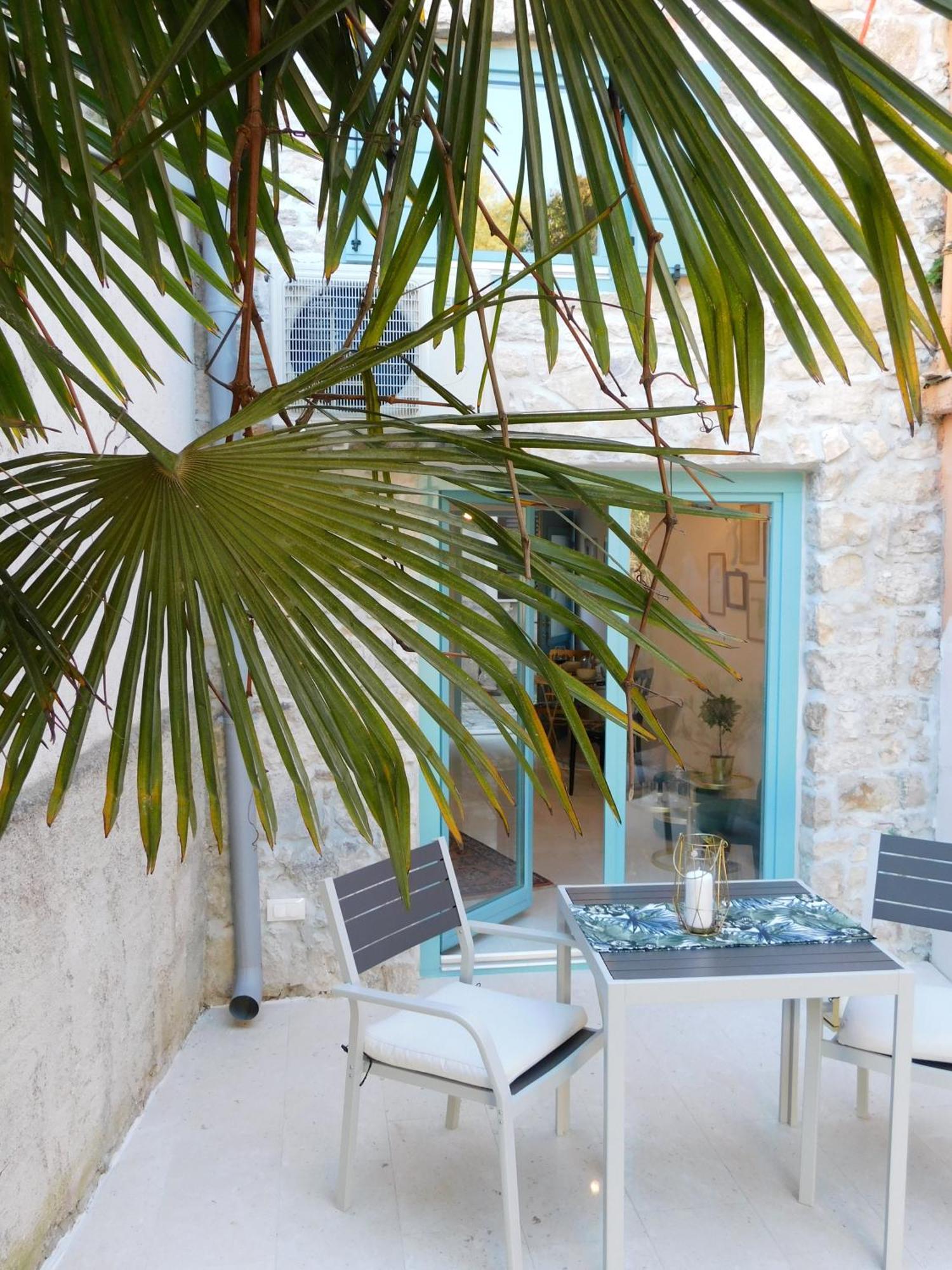 Bezauberndes Steinhaus Mit Garten In Der Altstadt Von Rovigno Esterno foto
