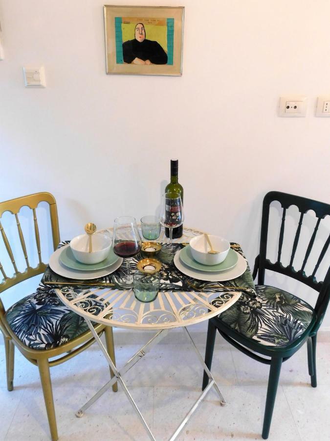 Bezauberndes Steinhaus Mit Garten In Der Altstadt Von Rovigno Esterno foto