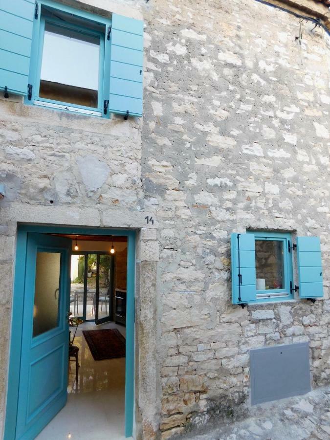 Bezauberndes Steinhaus Mit Garten In Der Altstadt Von Rovigno Esterno foto